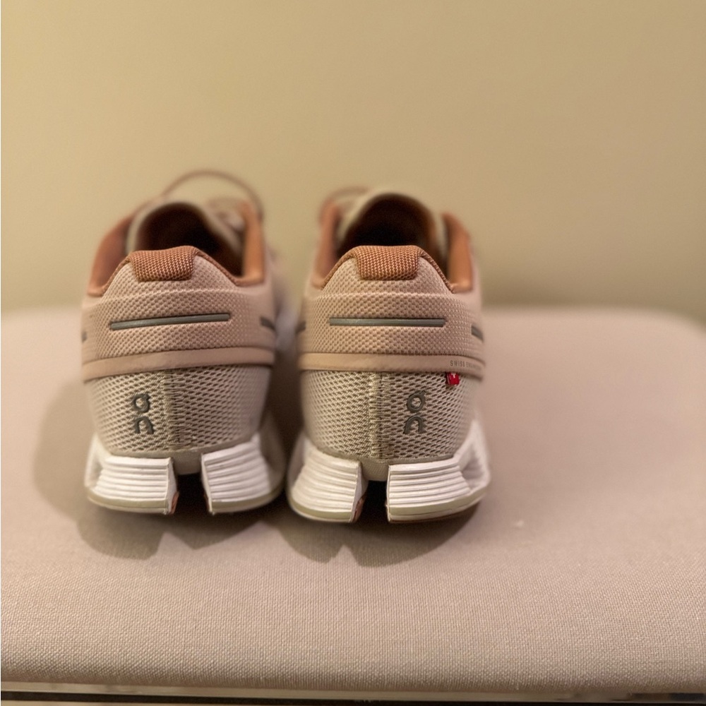 On Running Sand and Brown Sneakers - Picture 4 of 6
